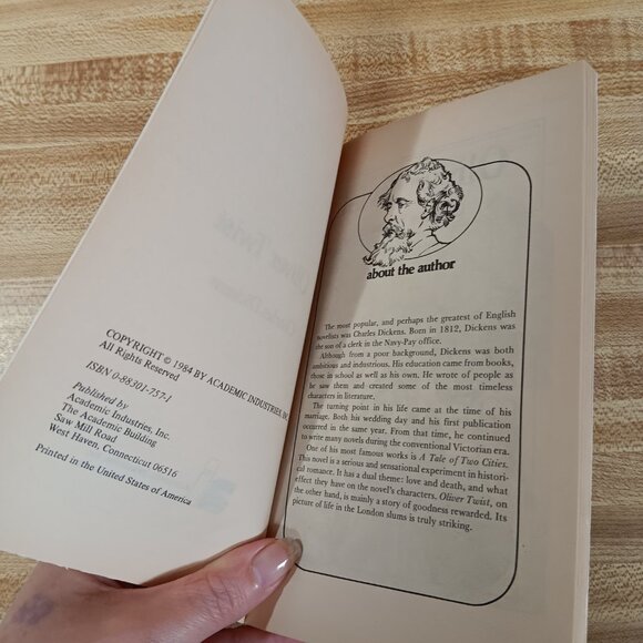 Oliver Twist Charles Dickens 1984 B&W Pocket Classics Comic Paperback Vintage 80 - Picture 4 of 6